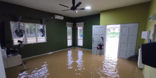pembersihan rumah pasca banjir