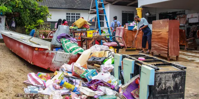 Cara membersihkan rumah selepas banjir