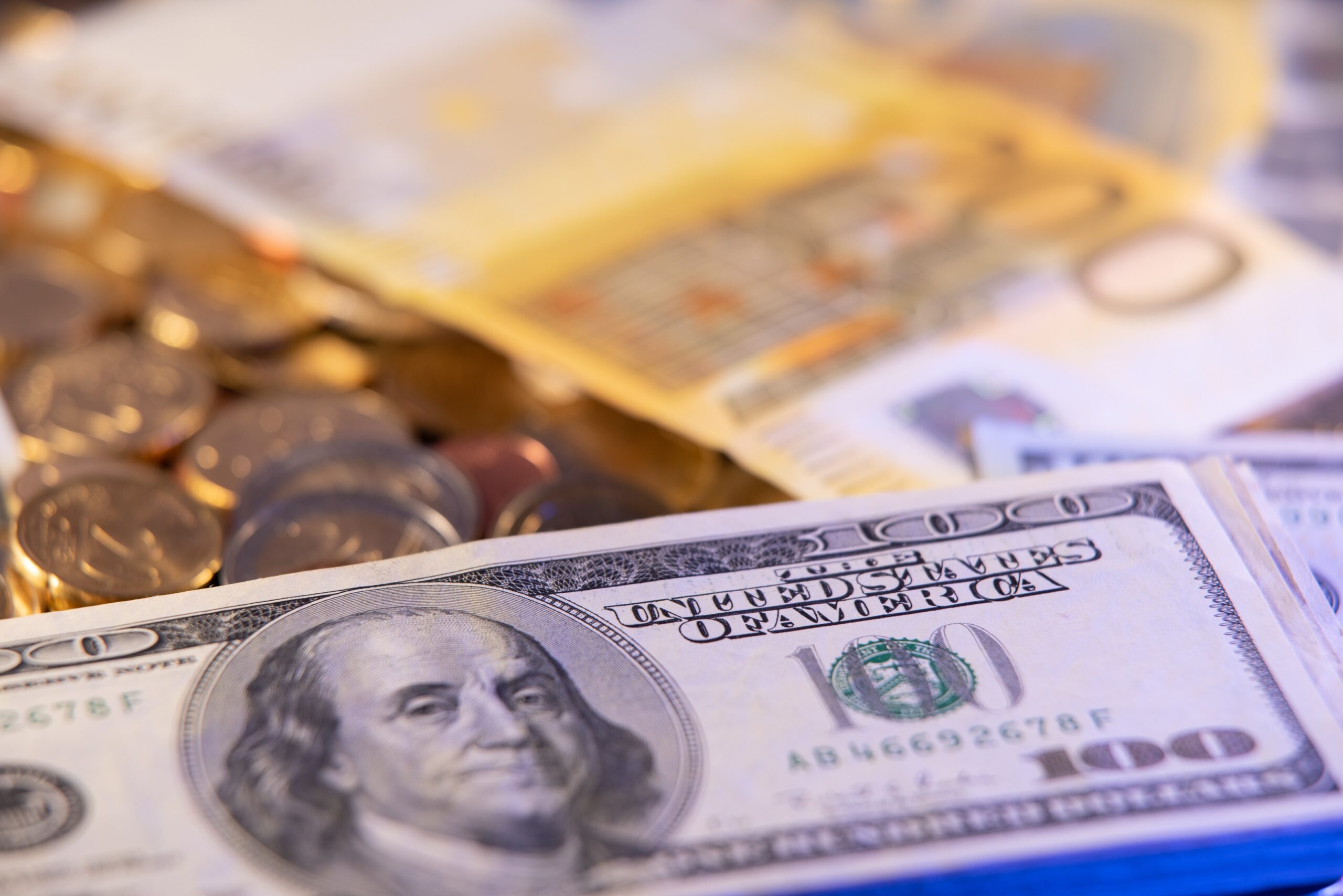 Global Slowdown & US Dollar Weakness: A 2025 Perspective