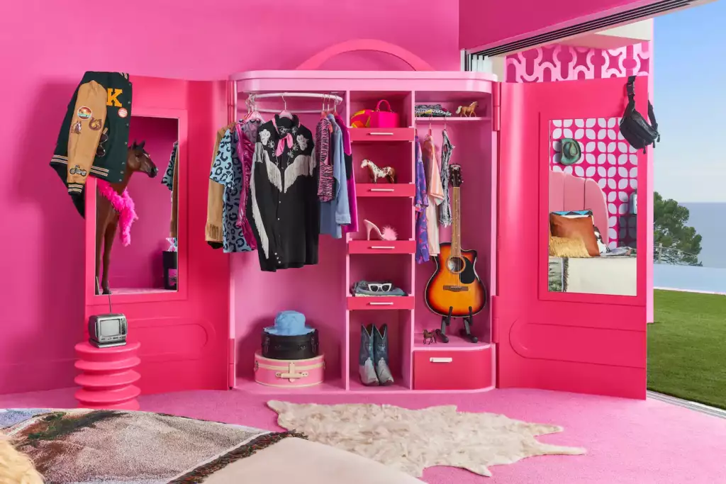 Barbie DreamHouse