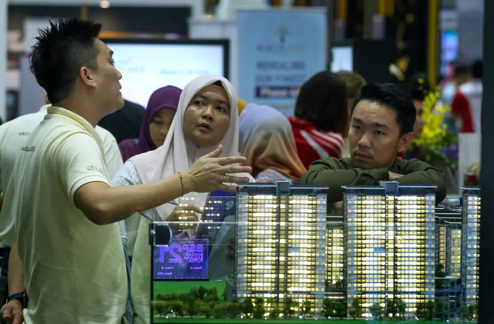 Berurusan dengan ejen hartanah untuk beli rumah