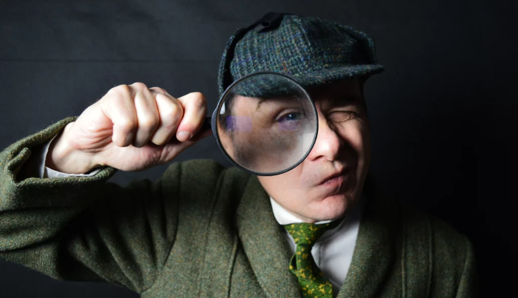 Sherlock Holmes searching for a land to buy