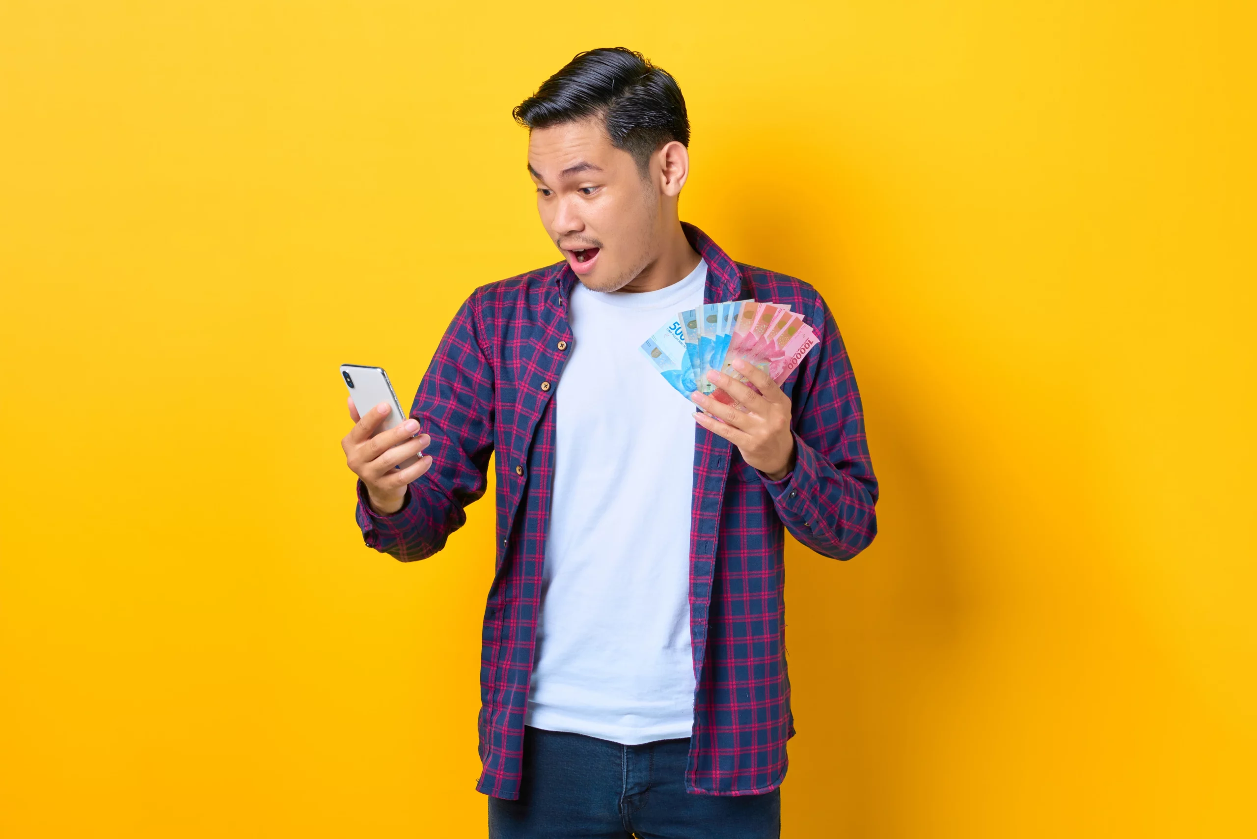 Man getting money to his e wallet credit