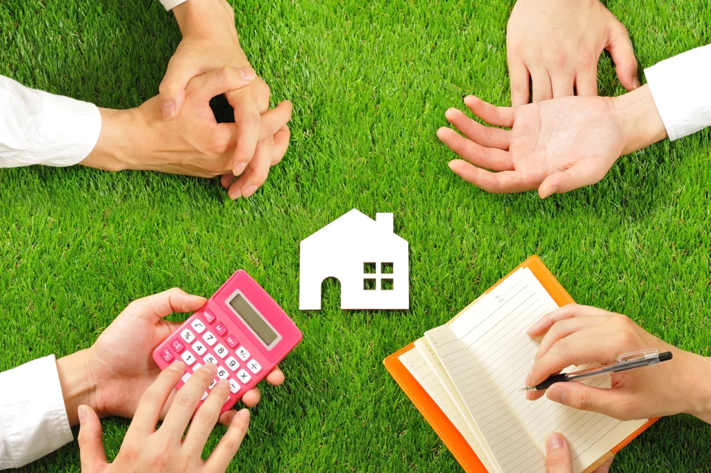 agents discussing the property