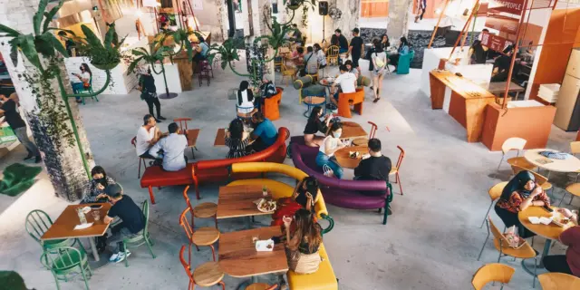 MRT2路线 打卡景点之一的Tiffin At The Yard，彩色内部也能拍出好看的照片