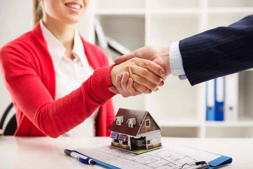 signing loan agreement