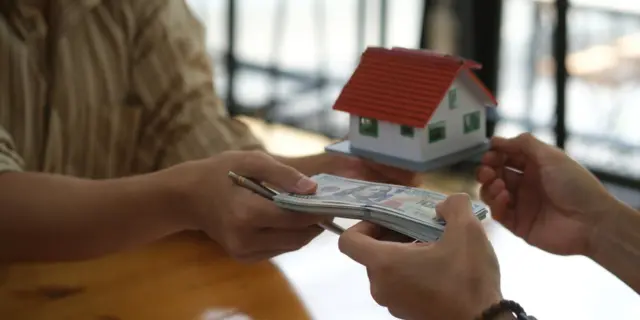 在先租后买计划下，租约期间是需要每个月准时交房租。