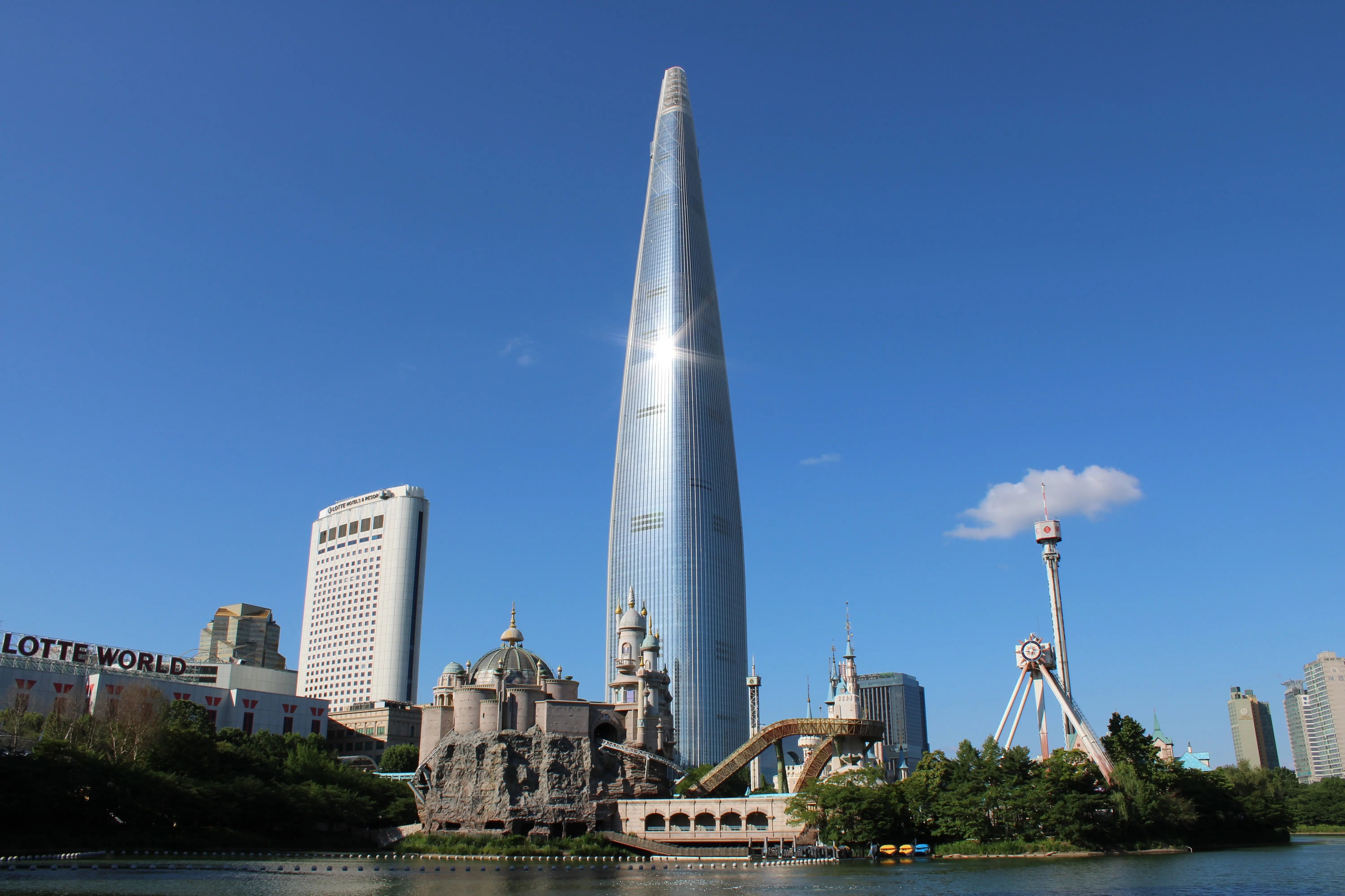 Menara Lotte World