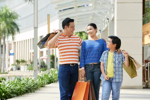 Are you looking to stay in the heart of KL? Discover residences near Luxury Shopping Malls in Kuala Lumpur!