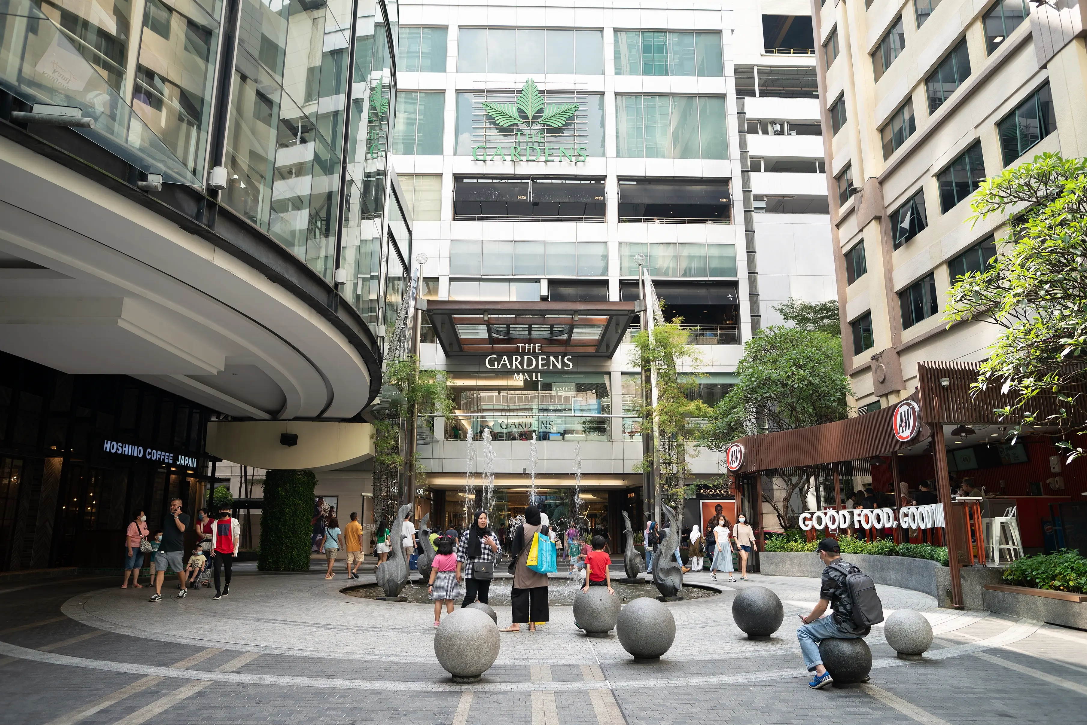 terdapat beberapa rumah mewah di sekitar gardens mall seperti setia sky seputeh