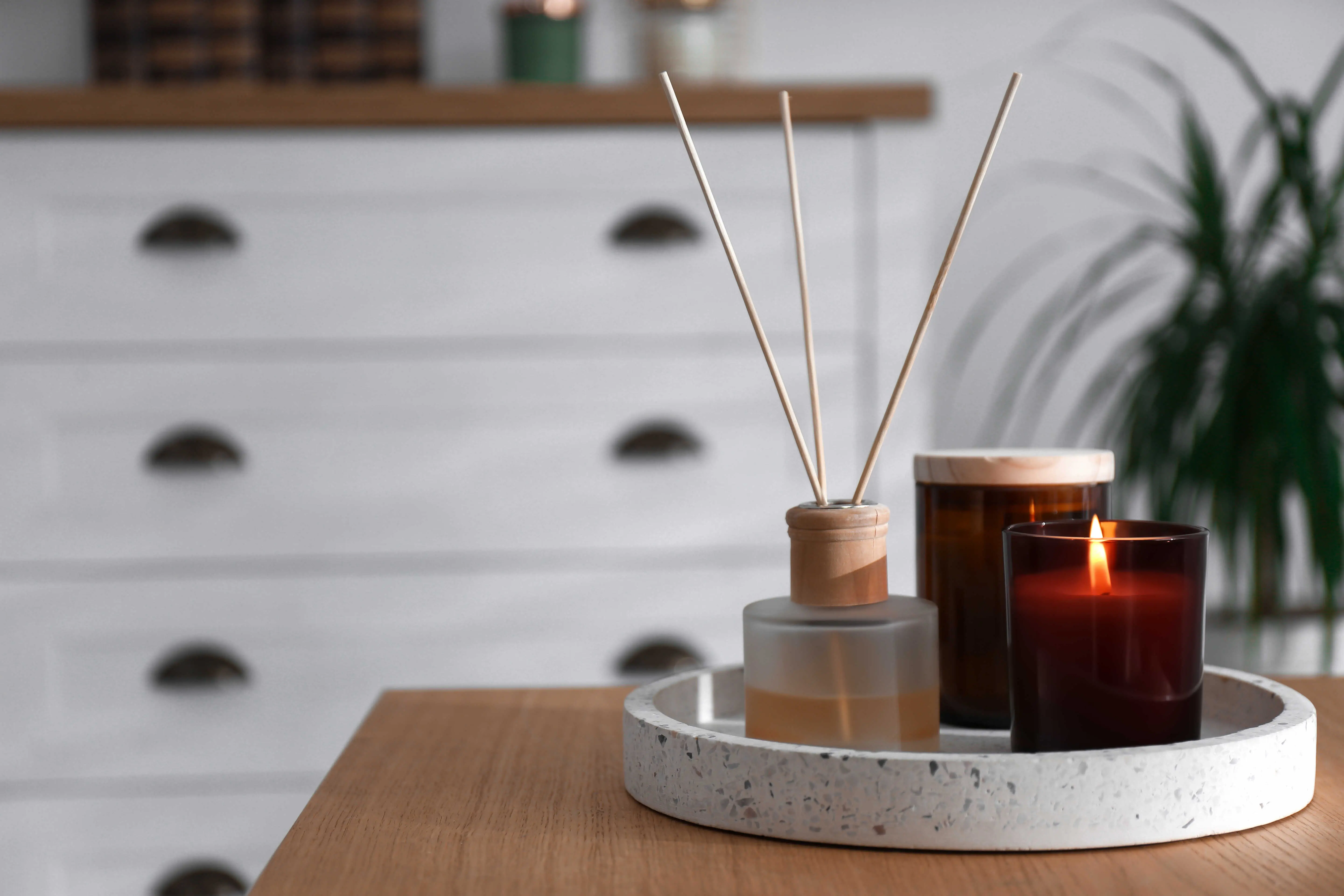 lilin wangi dapat menambahkan aroma yang sedap dan menarik. Ia juga boleh dijadikan sebagai hiasan dalaman rumah sebagai deko raya aidilfitri dirumah anda