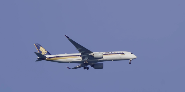 kapal terbang singapura