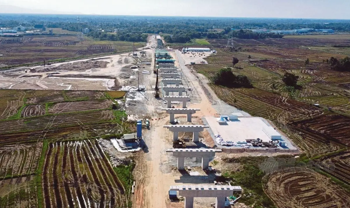 gambar menunjukkan progres Laluan Rel Pantai Timur (ECRL)