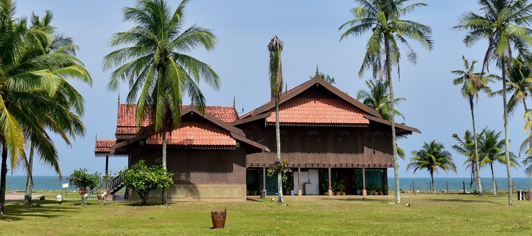 Got a Kampung House? Here’s How to Turn It into a Money-Making Airbnb 2025