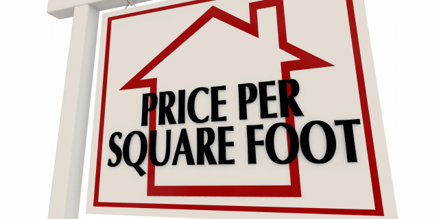 告示板上以英文写出的“每平方尺的价格”