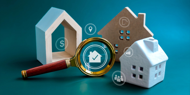 模型屋子和放大镜