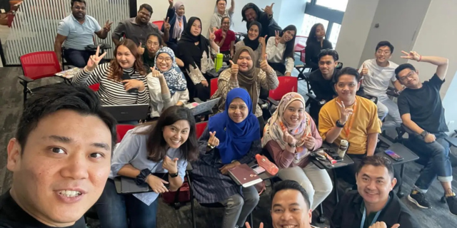 Ven Tee和团员合照