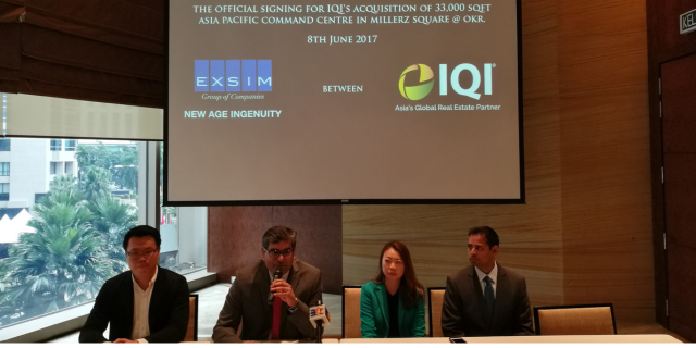 Gambar menunjukkan sesi tandatangan rasmi pengambilalihan Pusat Komando Asia Pasifik IQI seluas 33,000 kaki persegi di Millerz Square 