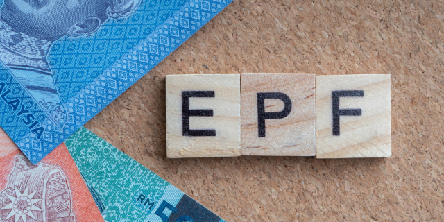 EPF木块和几张马来西亚纸钞