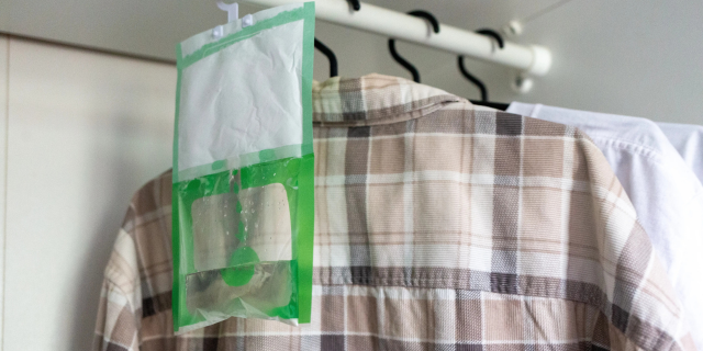 放在衣柜的挂饰除湿剂