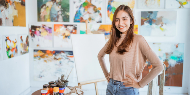 女性当房产中介并不容易，但她们靠自己与平台赢得真正的底气