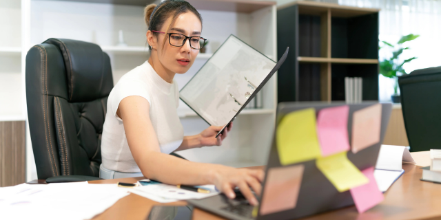 女性当房产中介并不容易，但她们靠自己与平台赢得真正的底气