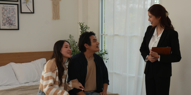 女性当房产中介并不容易，但她们靠自己与平台赢得真正的底气