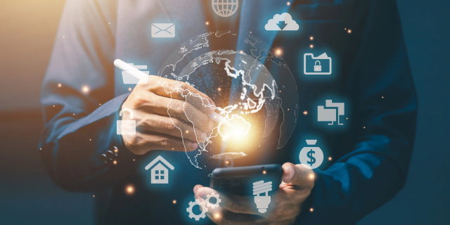 女性当房产中介并不容易，但她们靠自己与平台赢得真正的底气