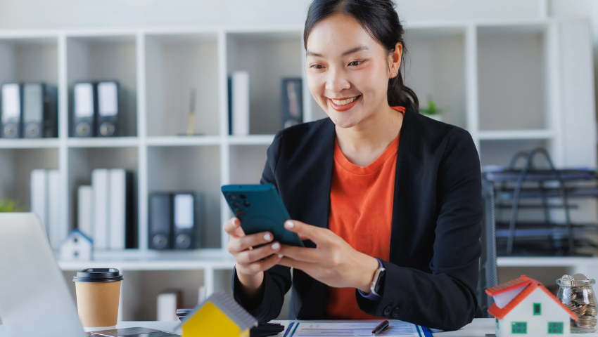 房地产中介看手机