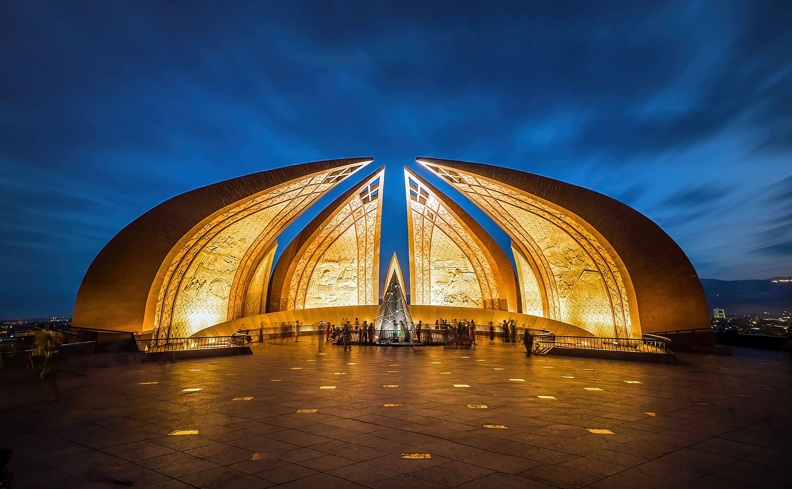 Pakistan Real Estate Market Rebuilds Amid Economic Challenges
