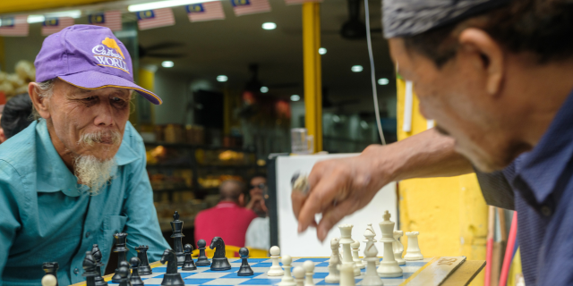 老年人下棋